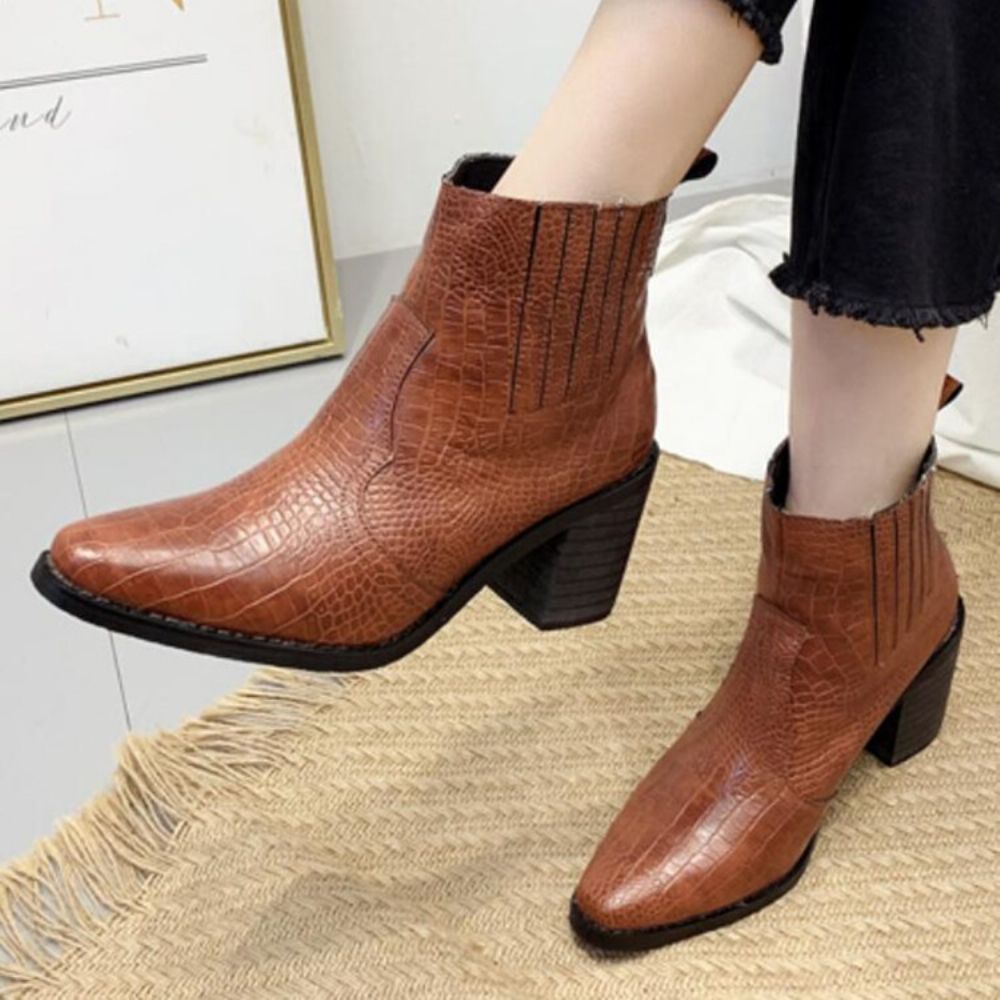 Botas Femininas De Salto Grosso Com Bico Pontudo