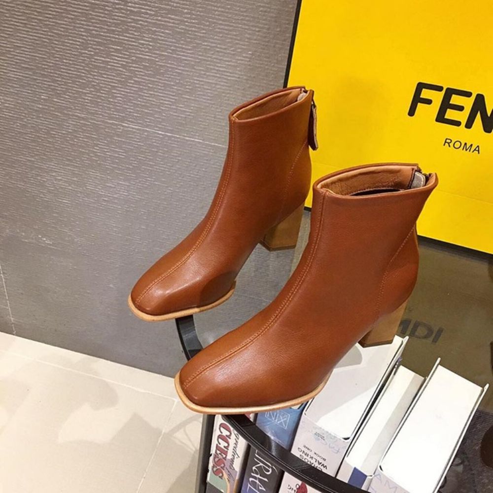 Botas Femininas Simples Com Bico Redondo E Salto Grosso