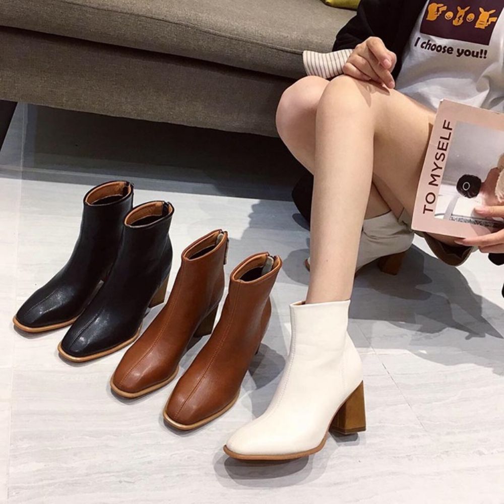 Botas Femininas Simples Com Bico Redondo E Salto Grosso