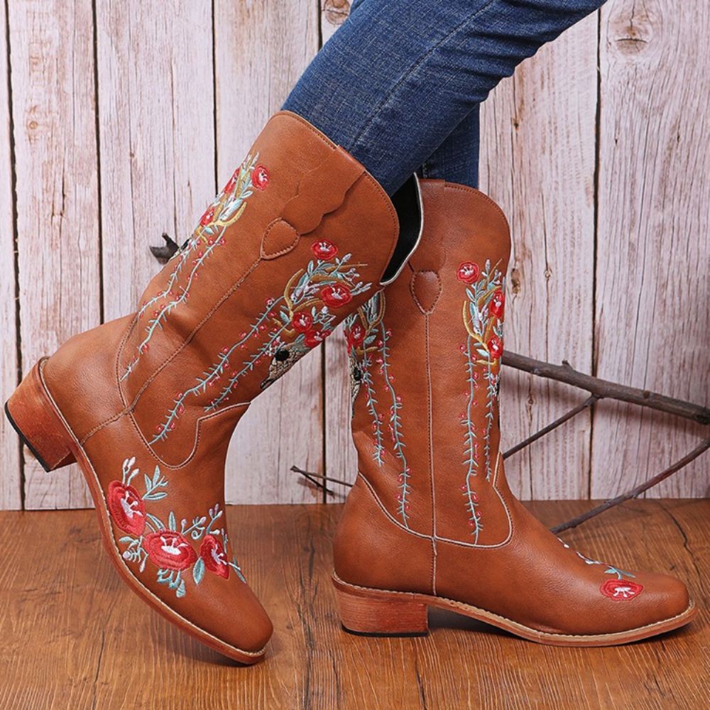 Botas Florais Vintage Com Bico Redondo E Salto Bloco