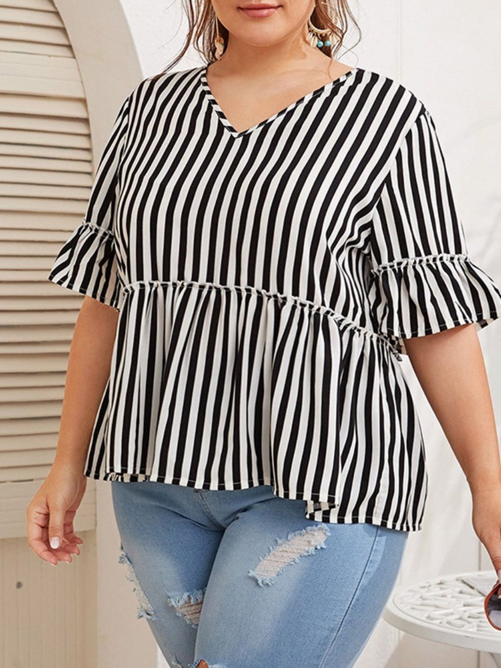 Blusa Feminina Decote Em V Com Listras E Meia Manga