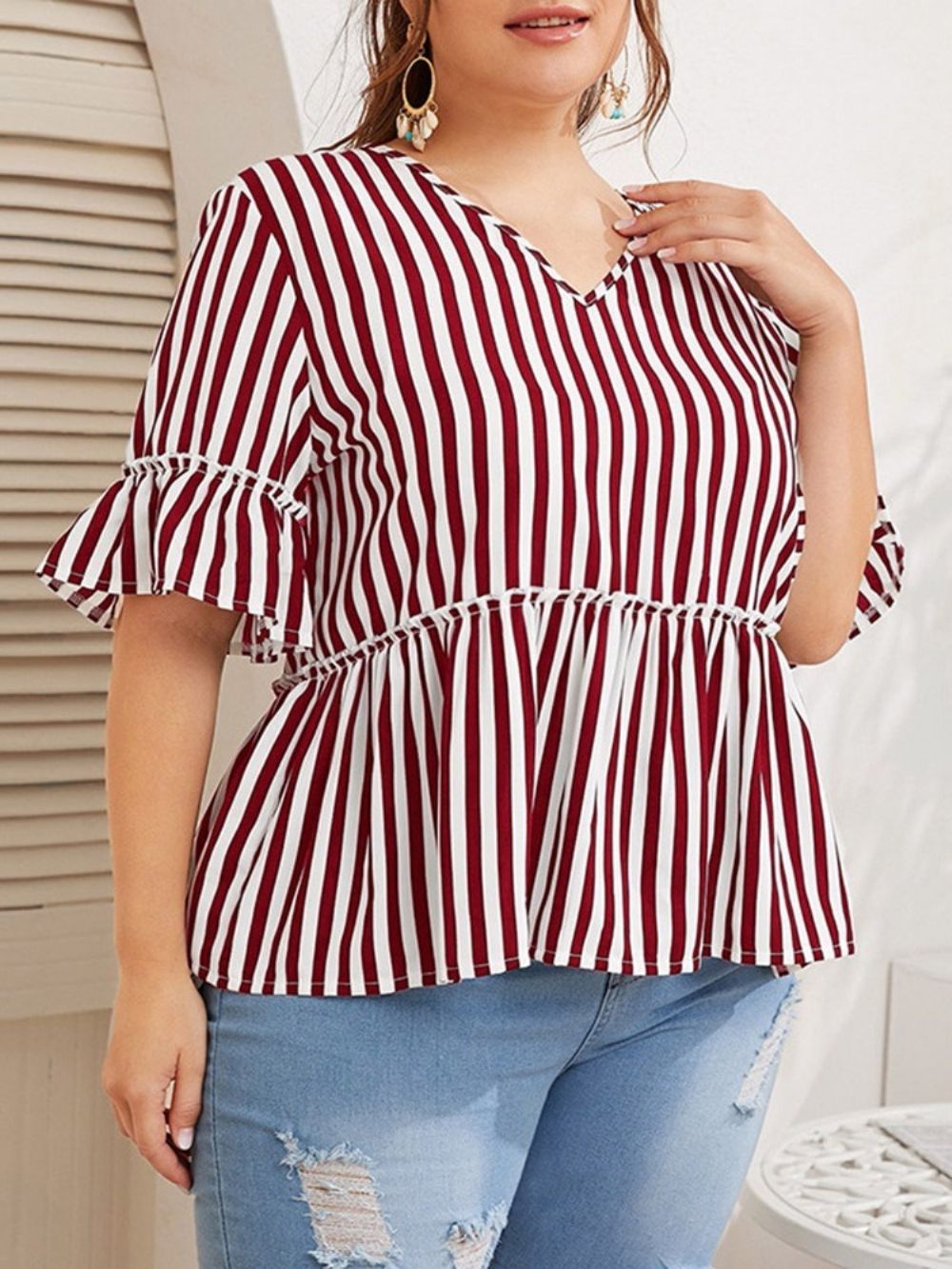 Blusa Feminina Decote Em V Com Listras E Meia Manga