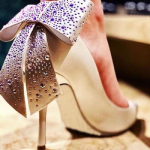 Bombas Femininas De Strass Com Salto Agulha Bico Fino