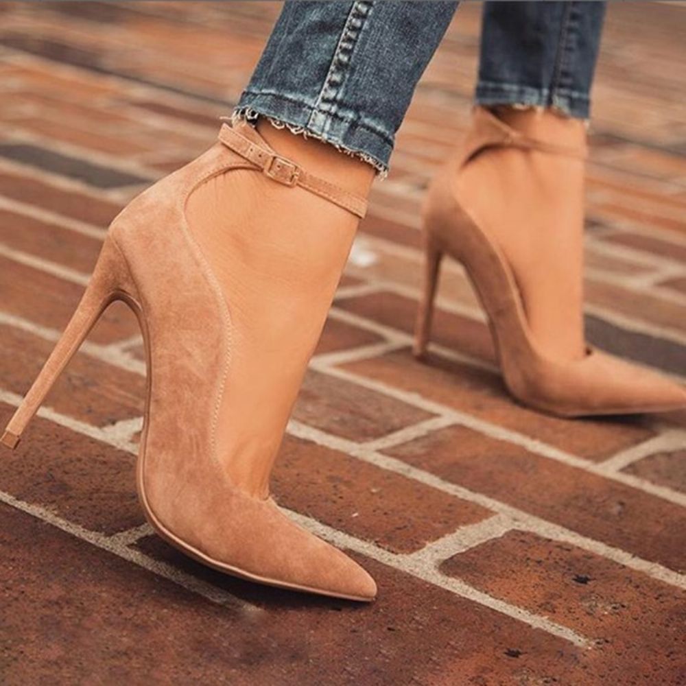 Sapatos Femininos Nude Com Bico Fino De Camurça Falso