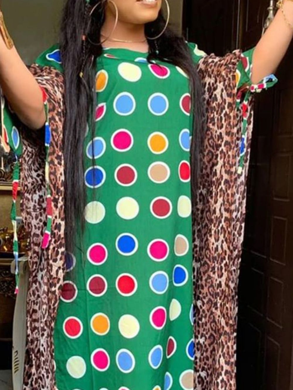 Vestido De Bolinhas Até O Chão Com Gola Redonda E Manga Três Quartos