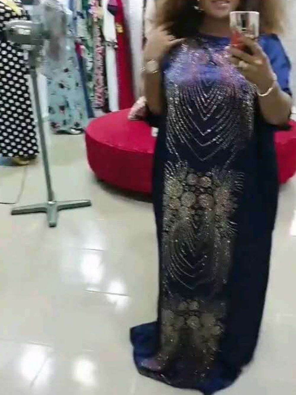 Vestido Geométrico Longo Com Strass E Meia Manga