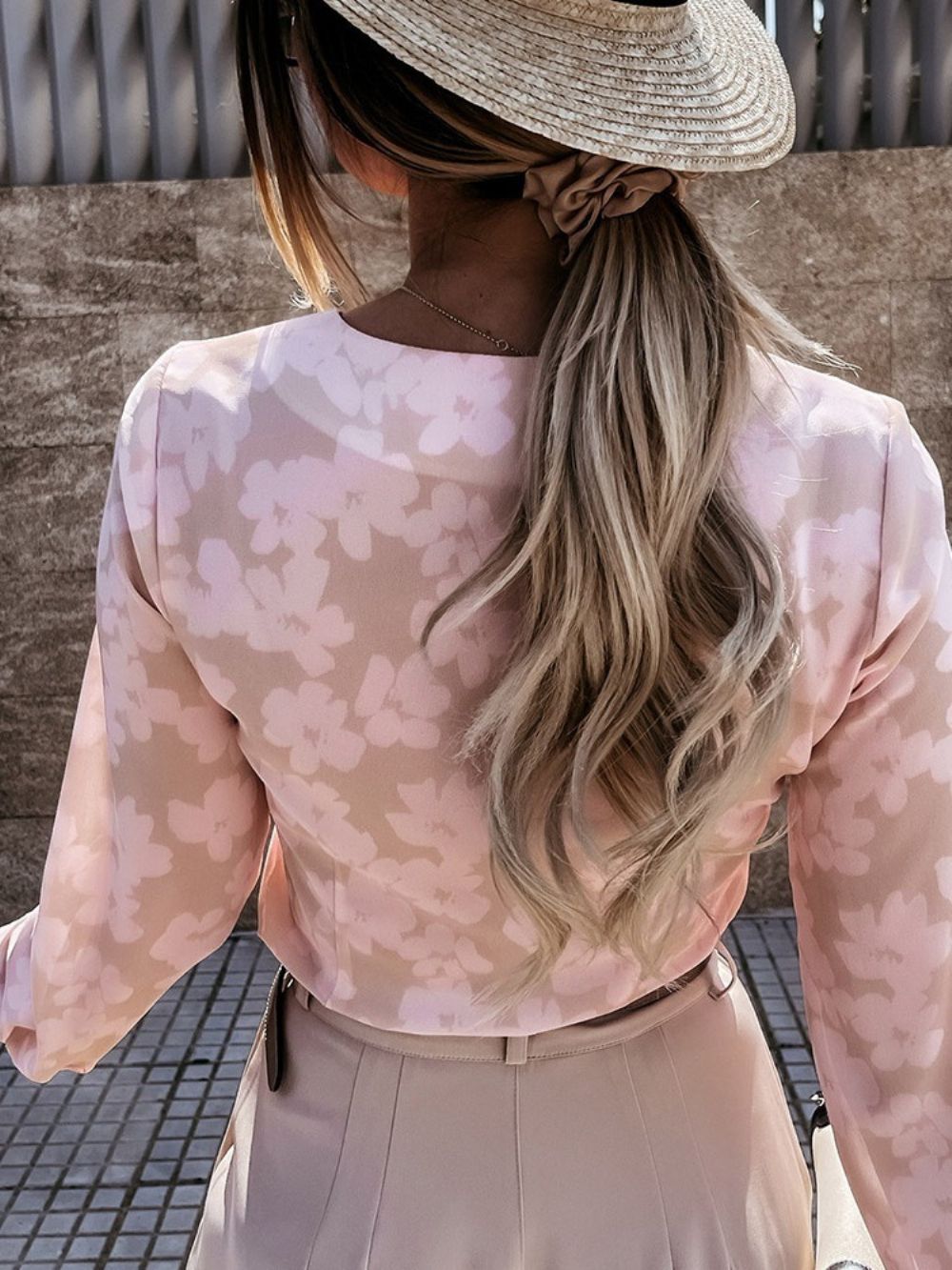 Blusa Feminina Padrão Com Decote Em V Floral Botão Manga Longa