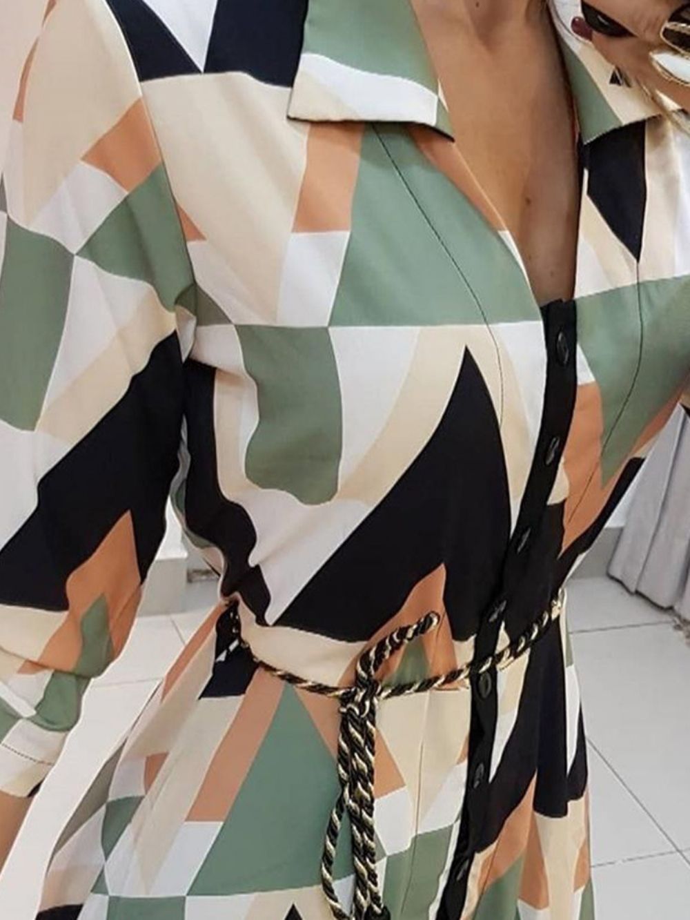 Vestido Assimétrico Com Amarração E Manga Longa Assimétrica