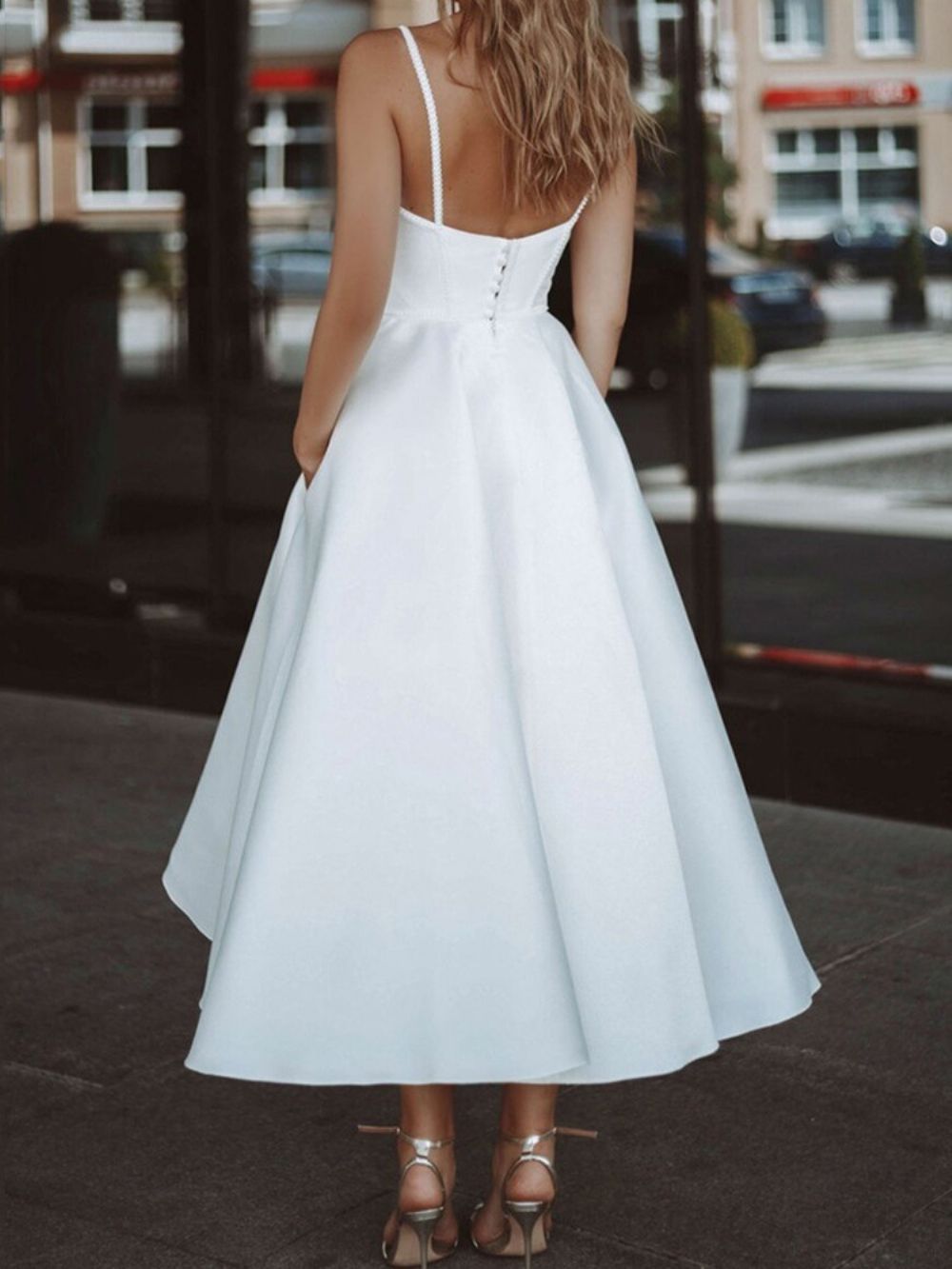 Vestido Midi Branco Fashion Com Bolso Sem Manga E Meio Da Panturrilha