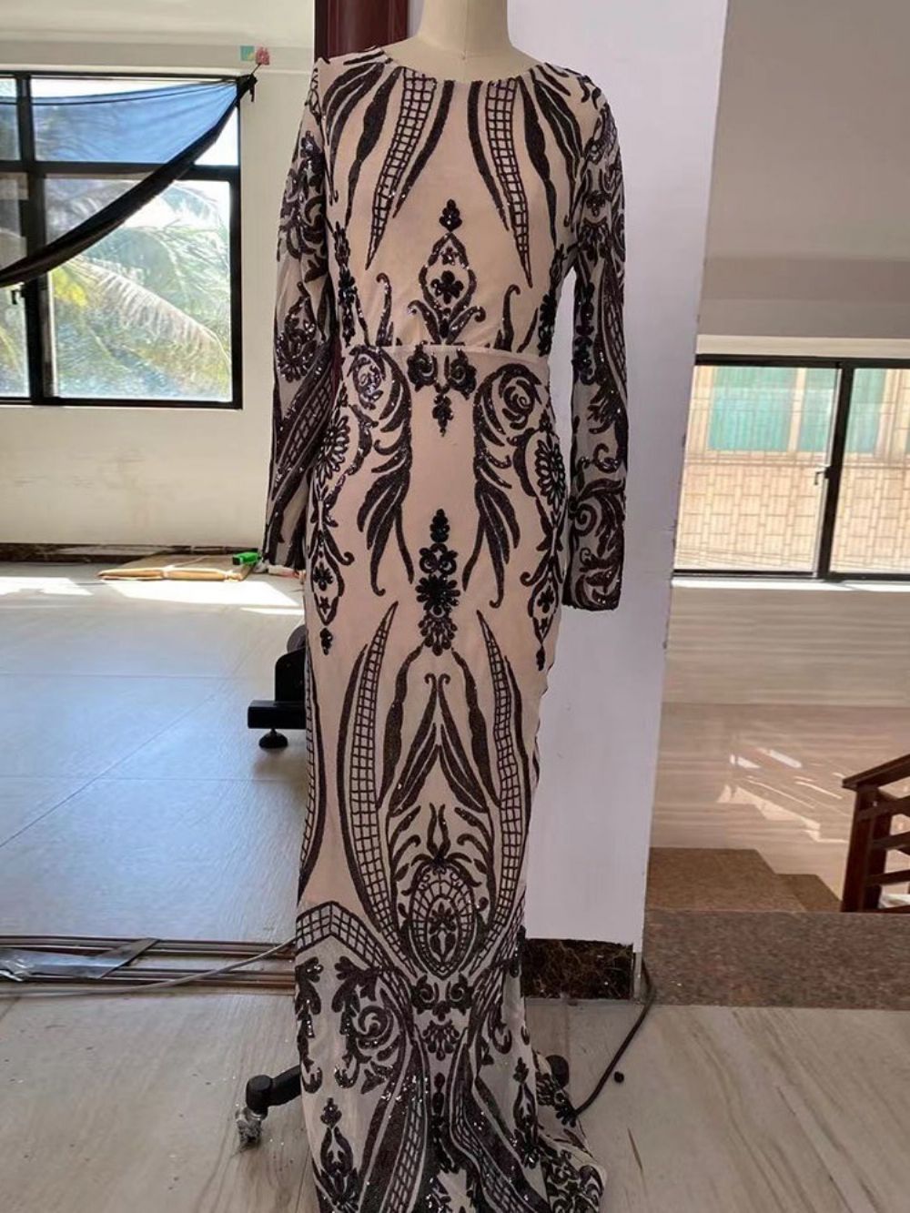 Vestido Maxi Pulôver De Manga Comprida Com Lantejoulas E Gola Redonda