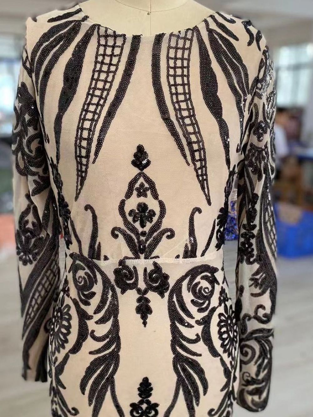 Vestido Maxi Pulôver De Manga Comprida Com Lantejoulas E Gola Redonda