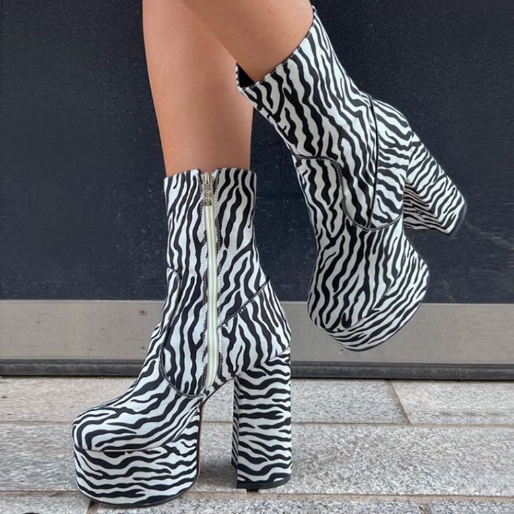 Botas Com Plataforma Zebra Bico Redondo E Salto Grosso