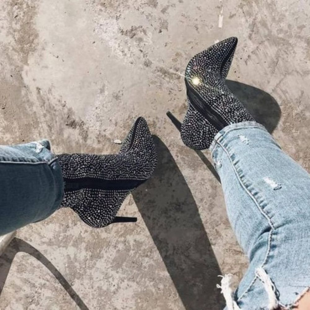 Botas Lisas De Bico Fino Com Salto Agulha E Strass