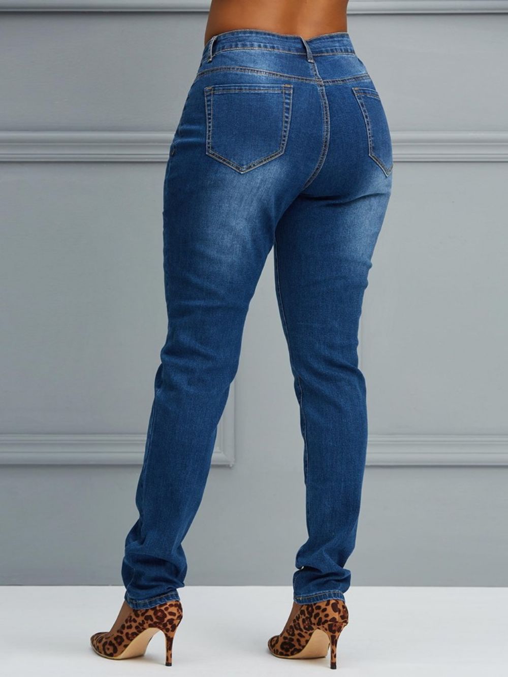 Jeans Feminino Liso Skinny Com Botão