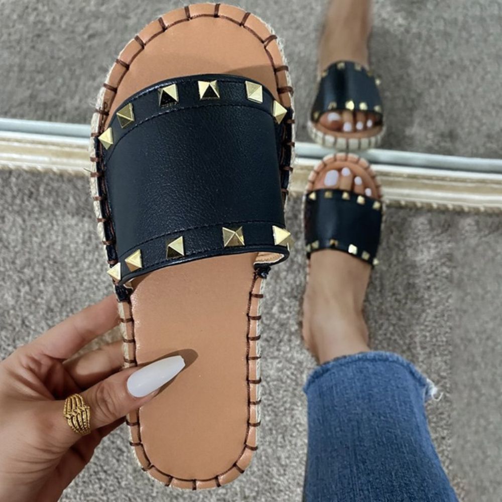 Rebite Flip Flop Flat Com Chinelos Simples