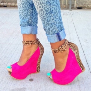 Sandálias Peep-Toe Glamorous Leopard Wedge