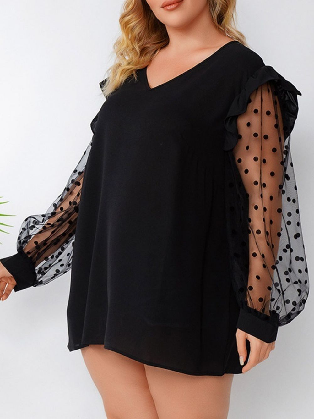 Blusa Feminina Decote Em V Com Estampa De Bolinhas E Manga Longa