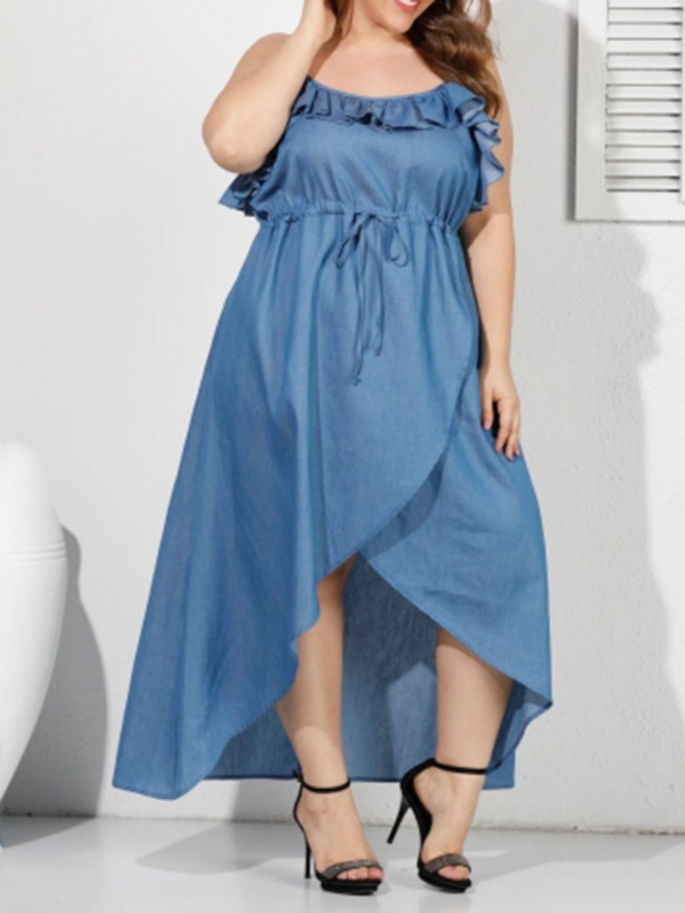 Vestido Plus Size Assimétrico Sem Mangas Com Amarração E Alça De Espaguete