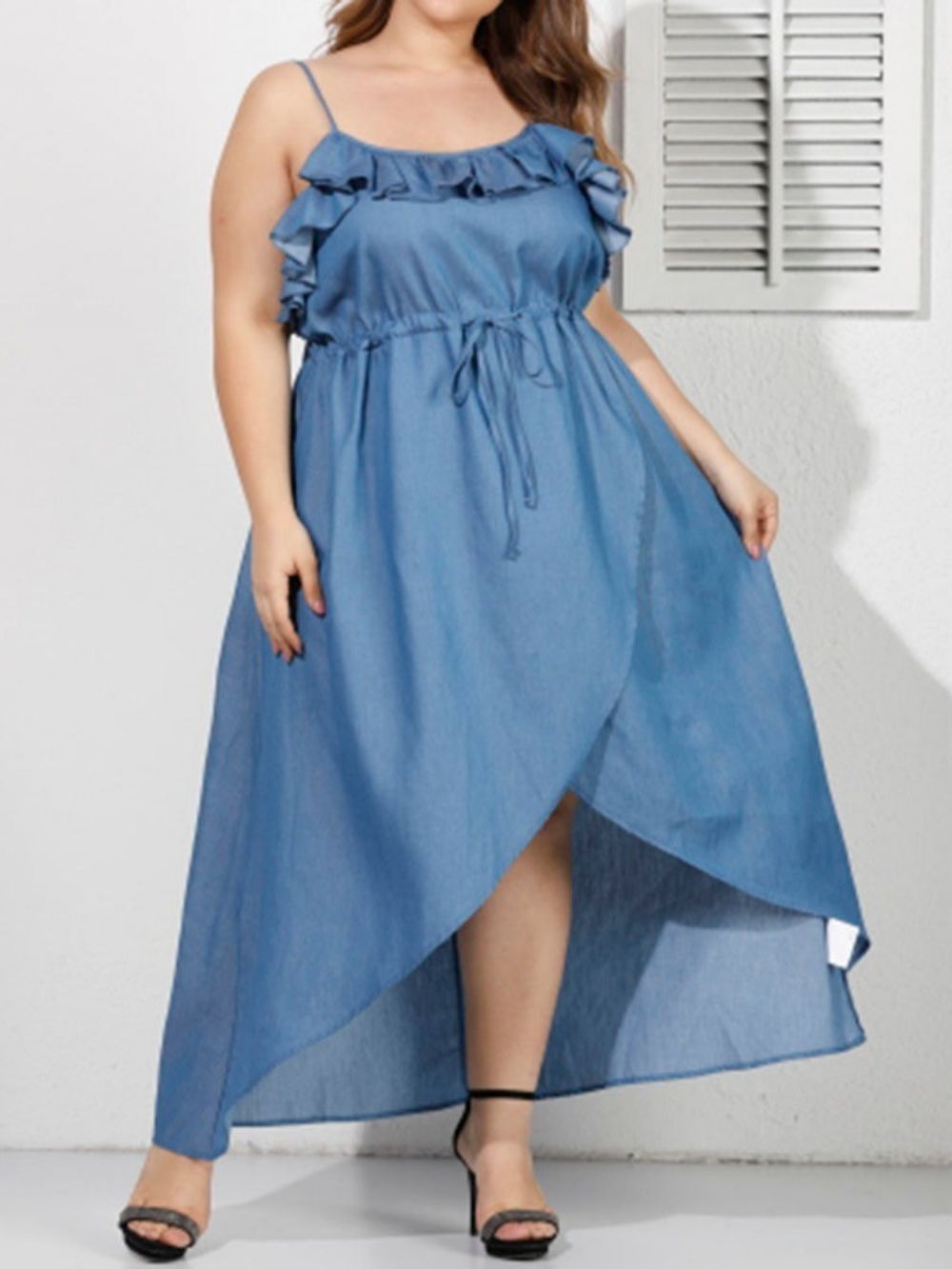 Vestido Plus Size Assimétrico Sem Mangas Com Amarração E Alça De Espaguete