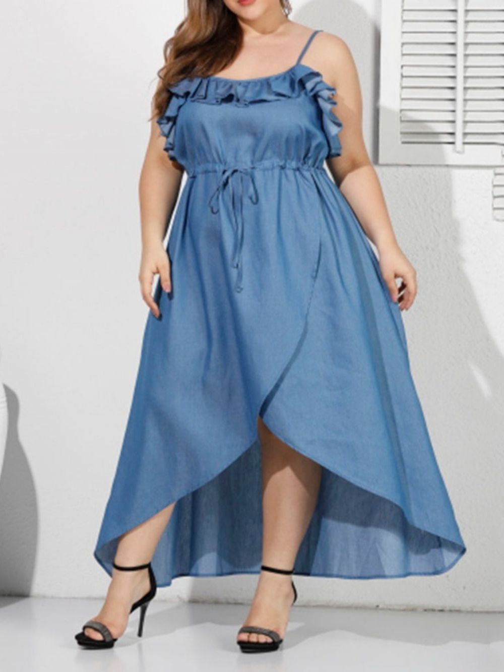 Vestido Plus Size Assimétrico Sem Mangas Com Amarração E Alça De Espaguete