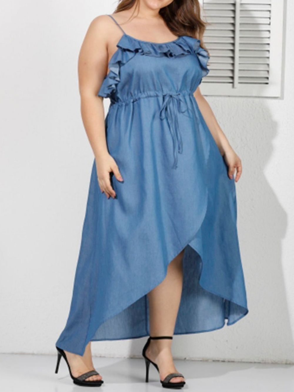 Vestido Plus Size Assimétrico Sem Mangas Com Amarração E Alça De Espaguete