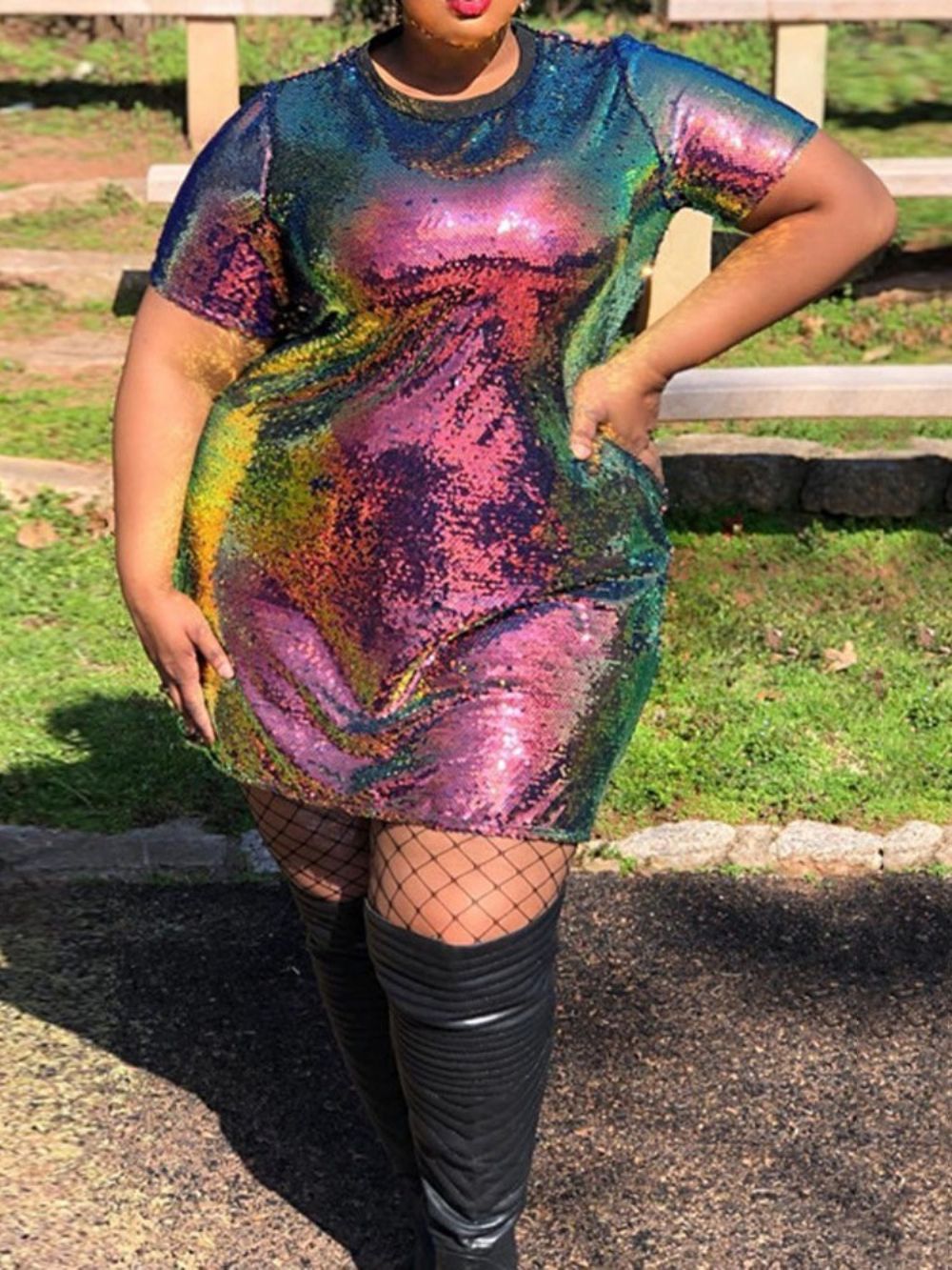 Vestido Plus Size Manga Curta Gola Redonda Acima Do Joelho