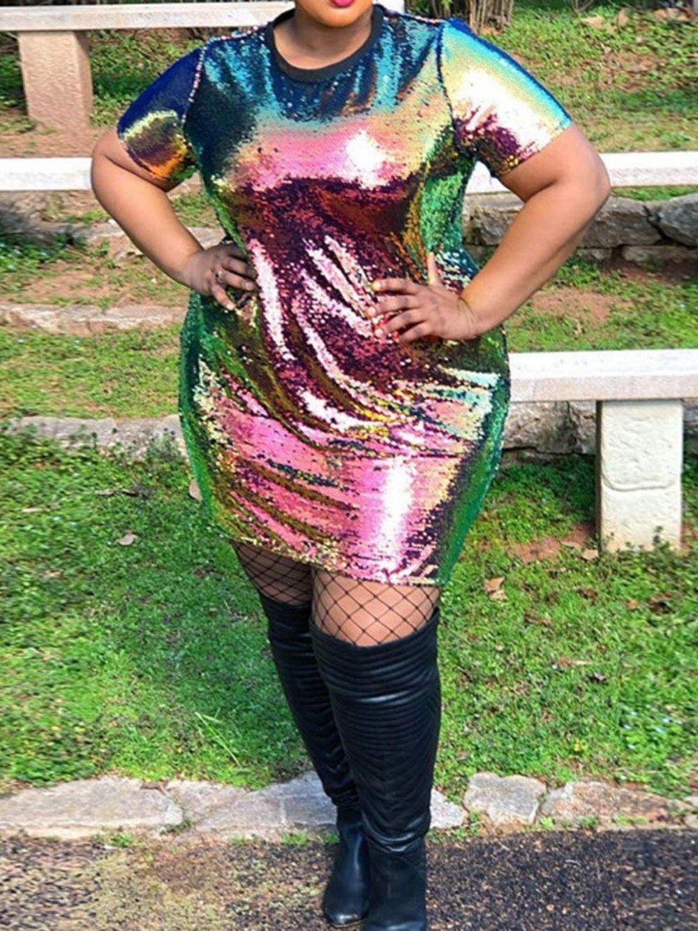 Vestido Plus Size Manga Curta Gola Redonda Acima Do Joelho