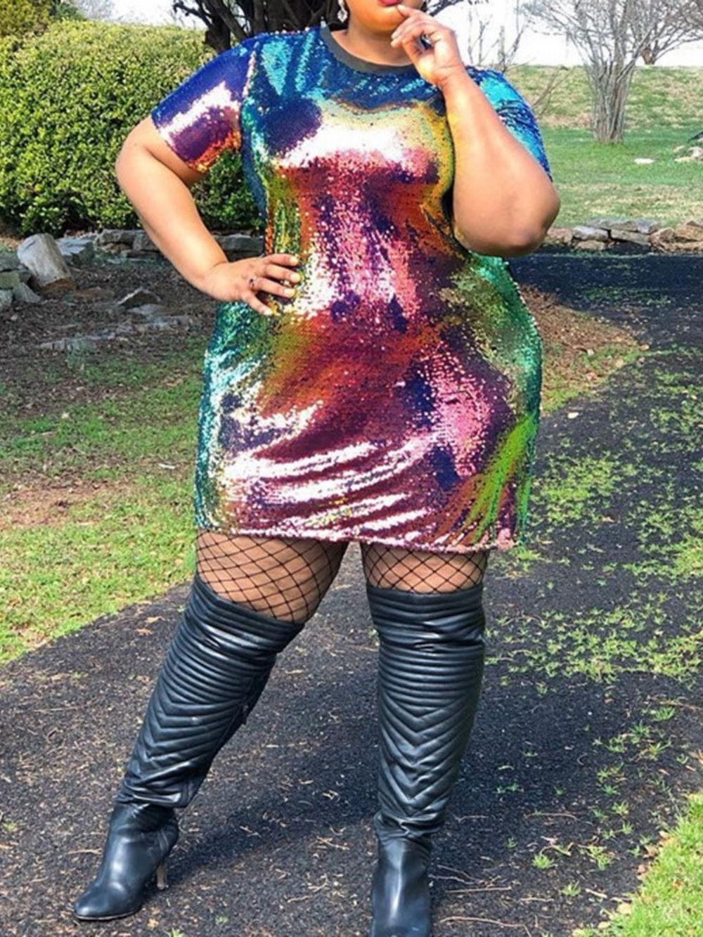 Vestido Plus Size Manga Curta Gola Redonda Acima Do Joelho