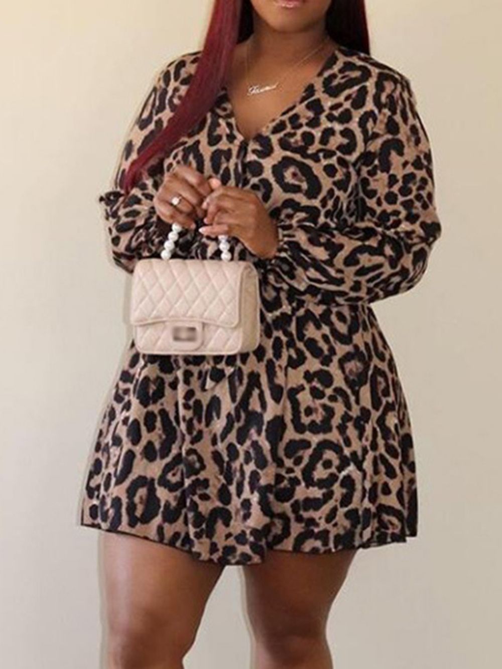 Vestido Pulôver Leopardo Manga Longa Acima Do Joelho E Decote Em V