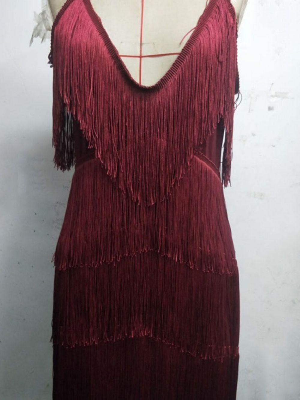 Vestido Pulôver De Outono Com Borla Acima Do Joelho E Gola Em V