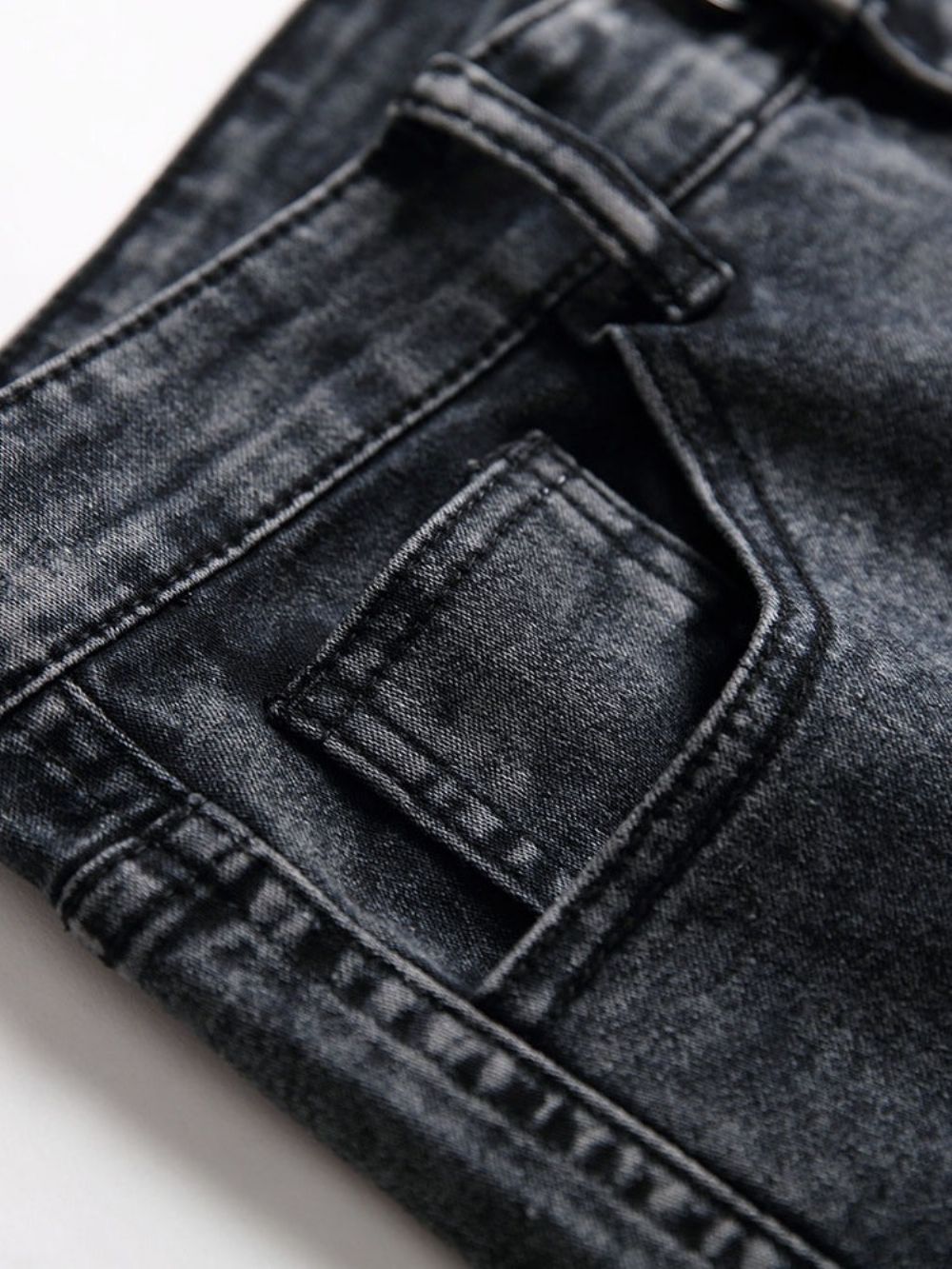 Calça Lápis Jeans De Cintura Média Com Furo Simples