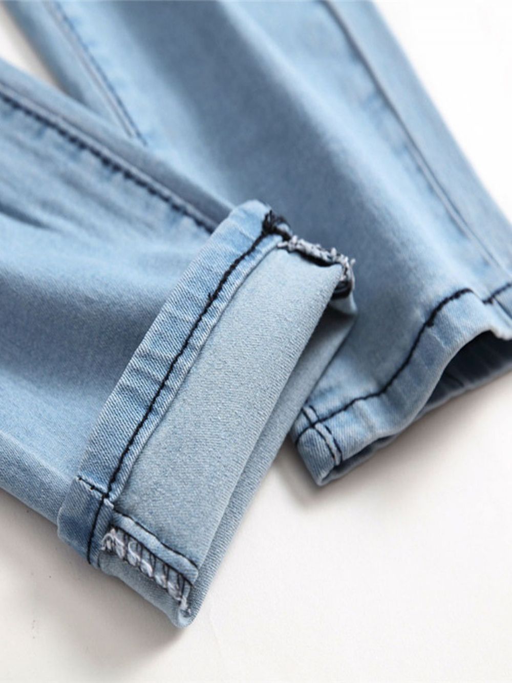 Jeans Casual Com Zíper E Cintura Média Com Furo