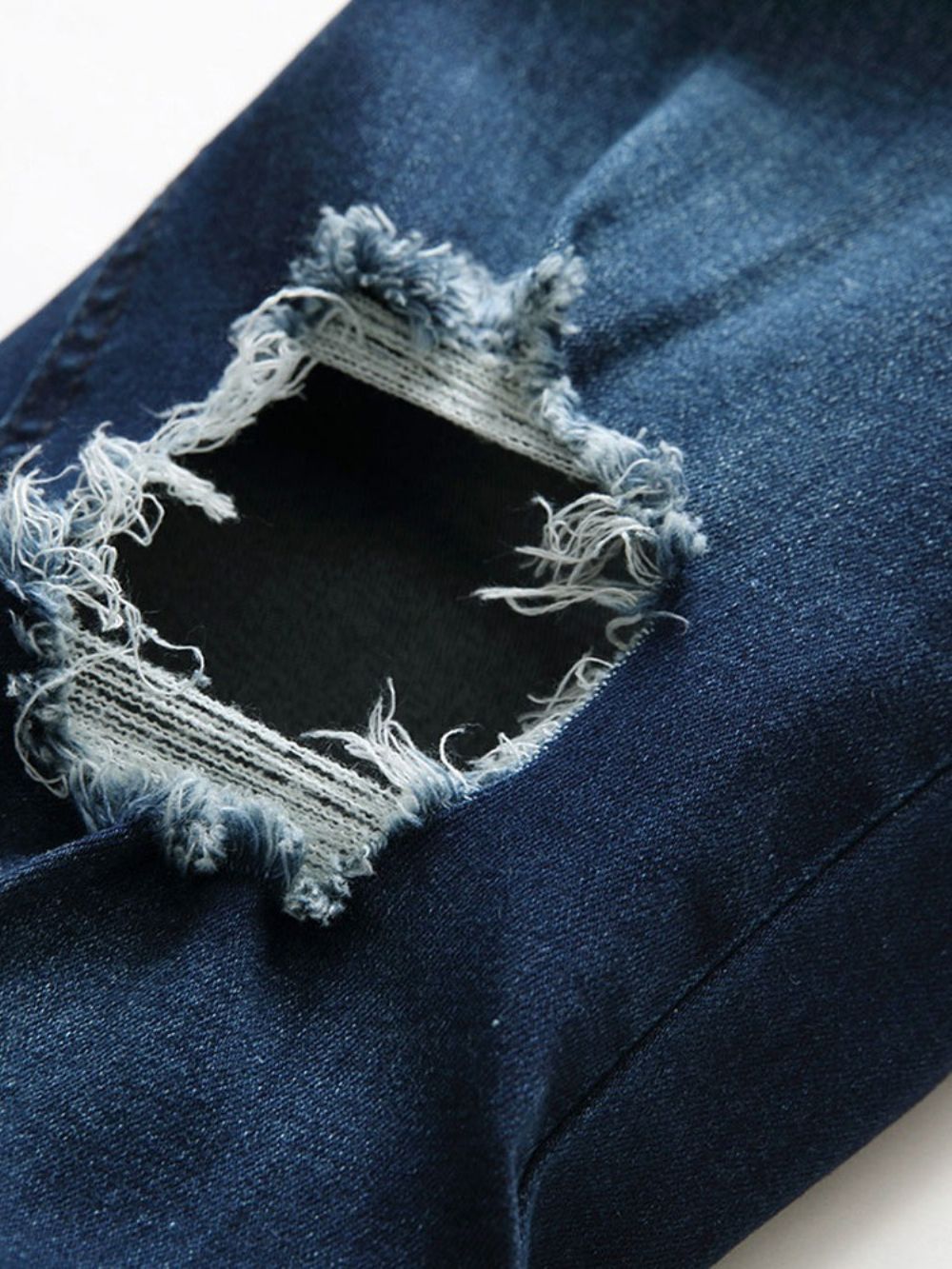 Jeans Com Zíper E Cintura Média Com Furo Simples