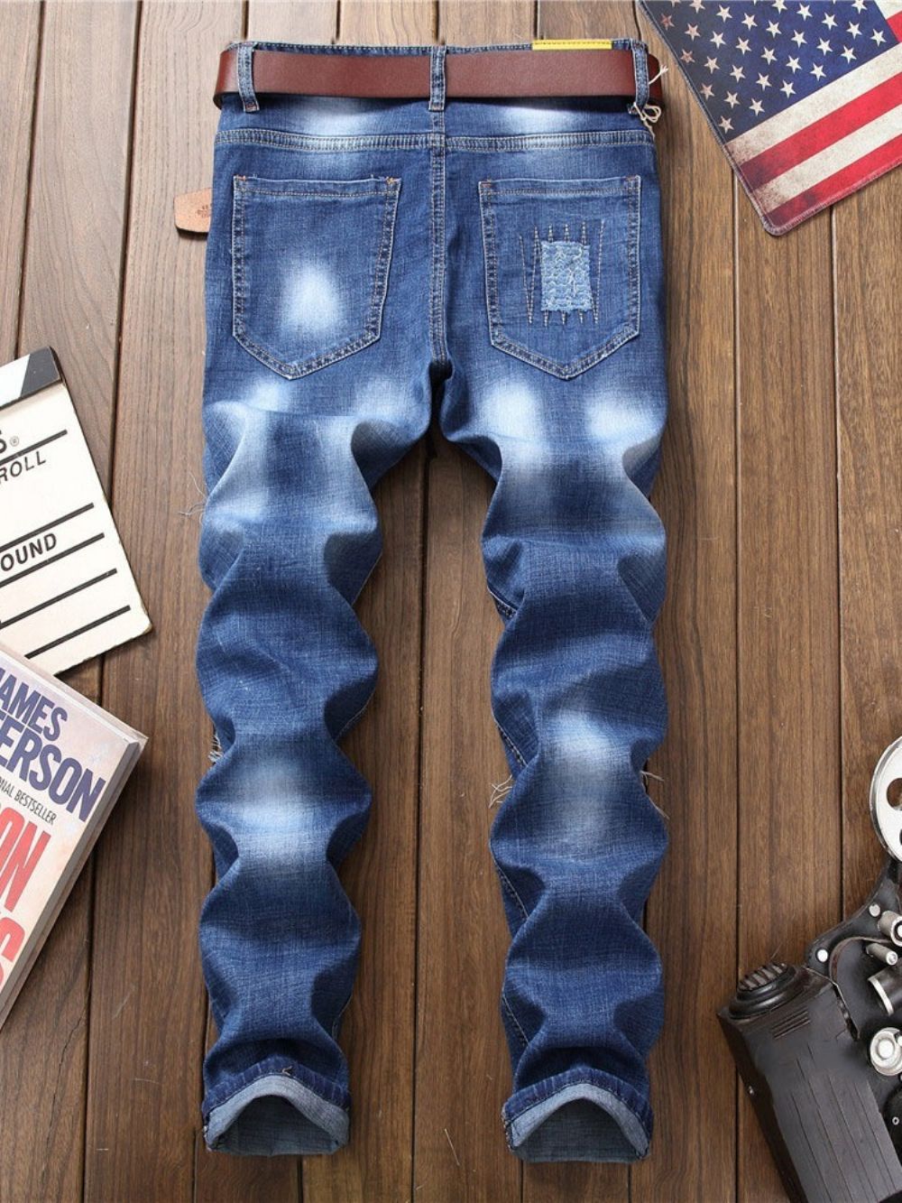 Jeans Europeu Com Zíper Reto Com Apliques