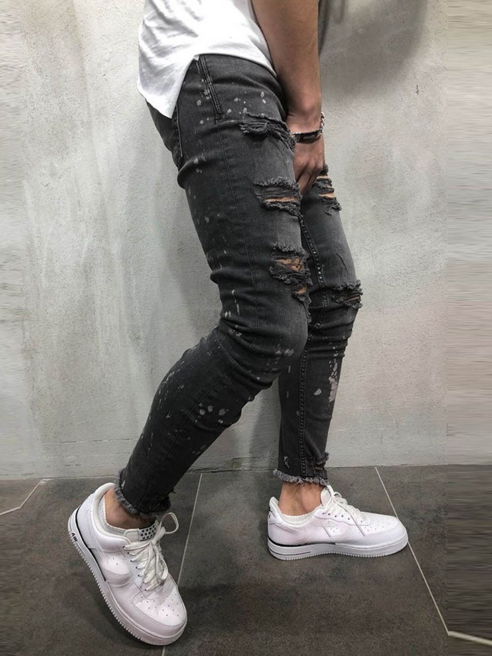 Jeans Masculino Rasgado Com Estampa Simples E Cintura Média